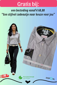 Profiteer nu model draagt Anna Montana Finja flared jeans met gestreepte katoenen blouse  gratis bij besteding vanaf &euro;60