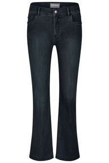 Vooraanzicht van de Anna Montana Finja flared jeans in diep blueblack. Een donkere jeans met een subtiele blauwe tint.