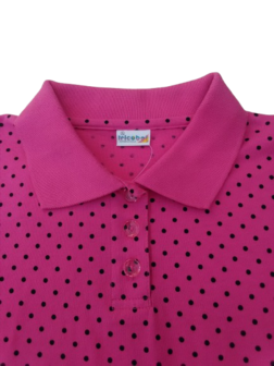 polo_pink_zwarte_stipjes_kraag_knoopsluiting_detail