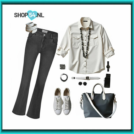 Deze casual outfit is opgebouwd rond de **Anna Montana Finja flared jeans** in antraciet, gestyled met een witte blouse, een zi